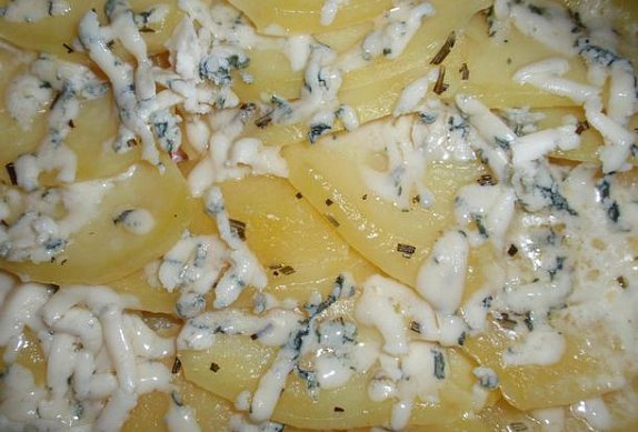 Gratinované brambory (nejen) s česnekem