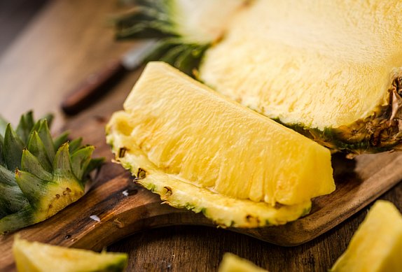 Grilovaný ananas s vanilkovo-pomerančovou omáčkou