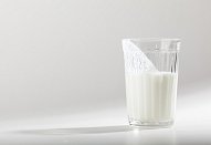 Svěží okurkový salát s acidofilním mlékem